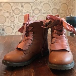 Pink laced toddler boots 🥾